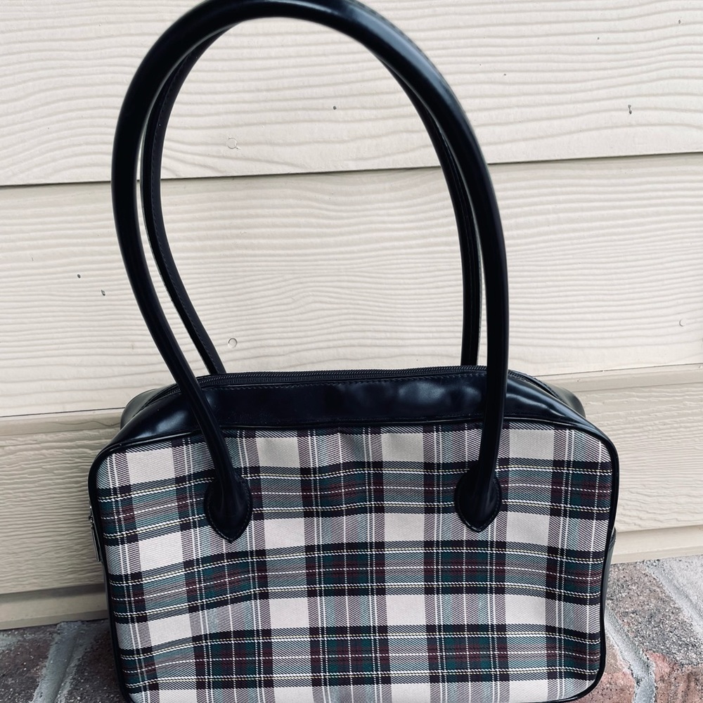 Linea pelle purse hand bag. Perfect for fall or winter